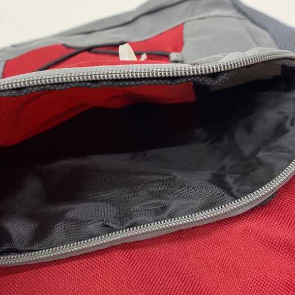 Trailmaker Classic 17” Backpack with adjustable shoulder straps - Picture 4 of 6